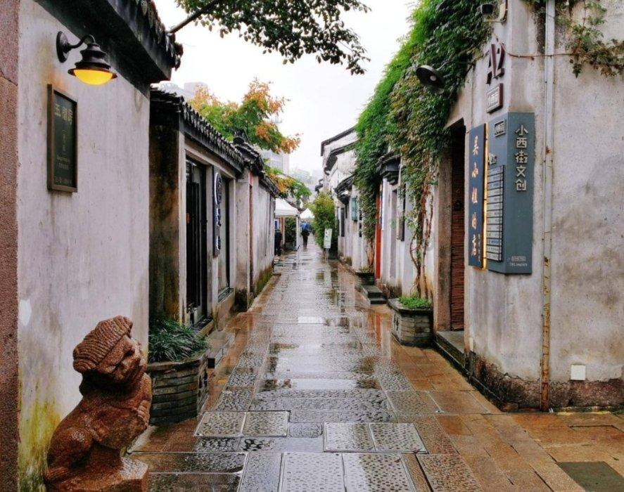 《突围》：你如何看待石红杏隐藏身份暴露，并非表面上的天真无邪？游戏画面